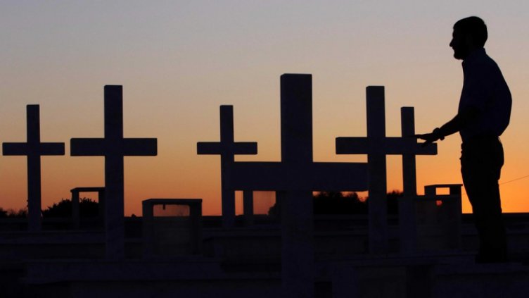 Босненски работници си изкопаха гробове пред завода