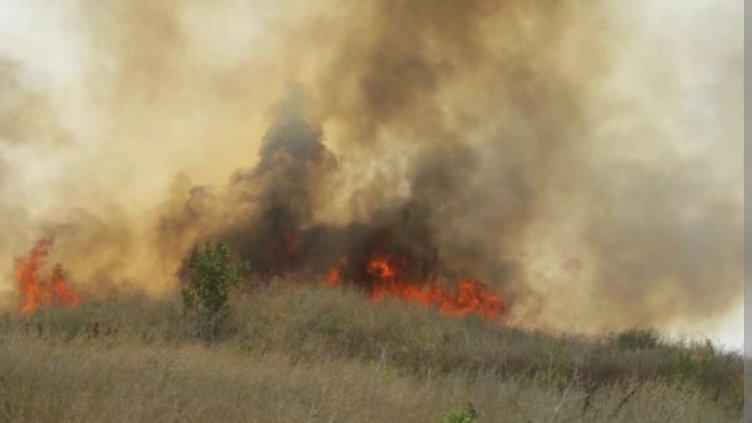 Пожар затвори пътя София - Варна