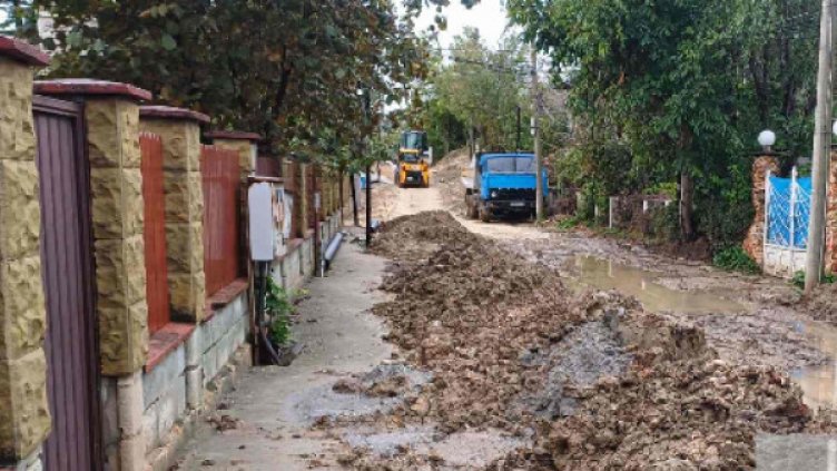 Варненска улица е непроходима заради натрупана кал