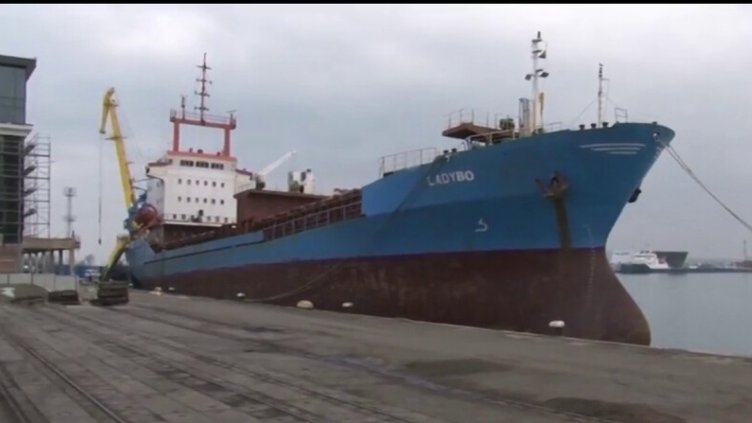 13 моряци бедстват четири месеца в пристанище Бургас