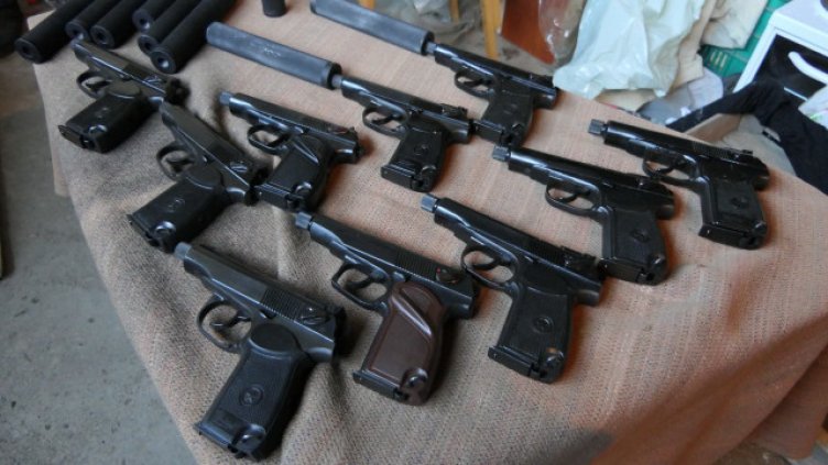 Иранска връзка между краденото от „Арсенал” оръжие и фалшивите документи от Казанлъшко