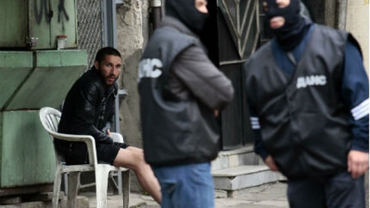 130 са задържани при спецакция в центъра на София