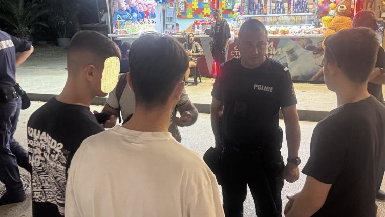 Полицейска акция за непълнолетни след 22 ч. край морето във Варна 