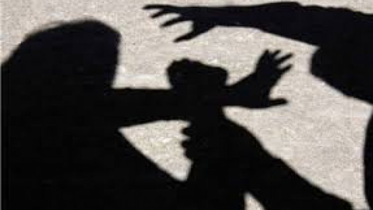 Мъж нападна младеж в магазин, взе му 20 лв.