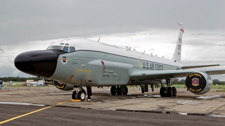 Американски самолет започна електронен шпионаж на Крим от Варна