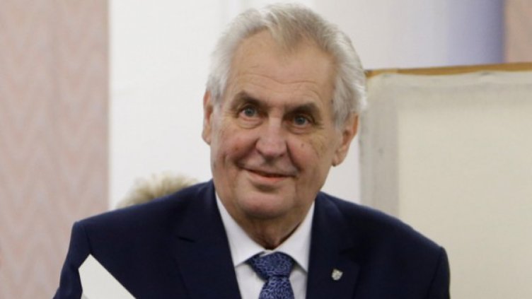 Земан води на първия тур на президентския вот в Чехия