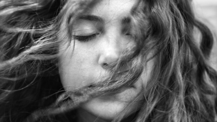 Съпричастни сме във Facebook... А в живота?