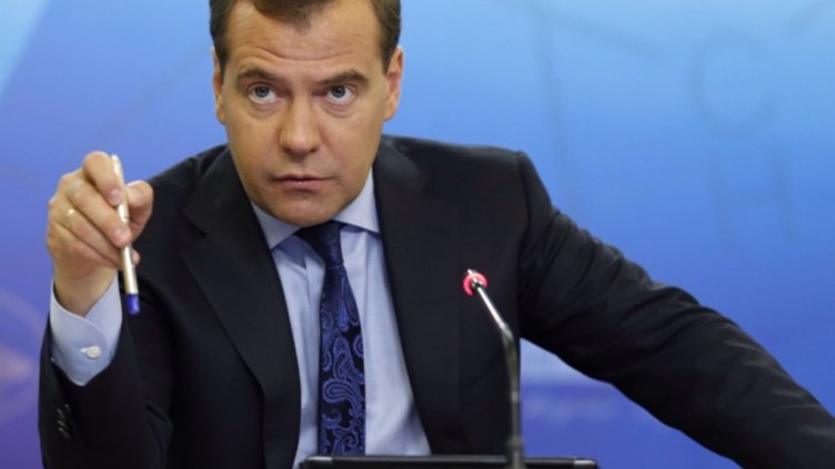 Медведев празнува 50 години на работа