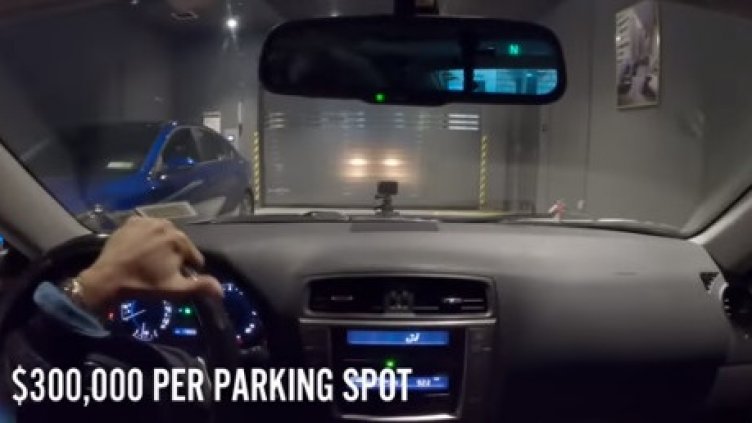 Култов вендинг паркинг: Паркиране в роботизирана клетка за 300 бона в зелено!