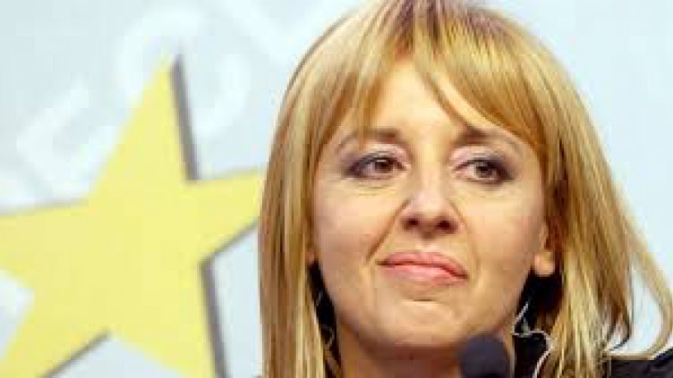 Мая Манолова няма да е в бяло на сватбата си