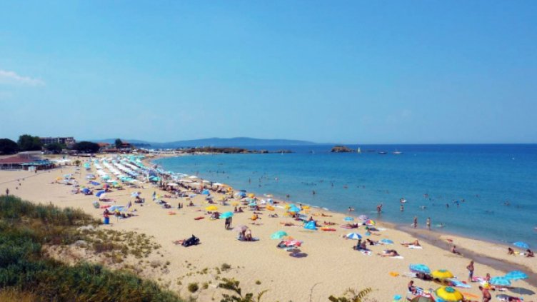 Плажът в Лозенец остава затворен