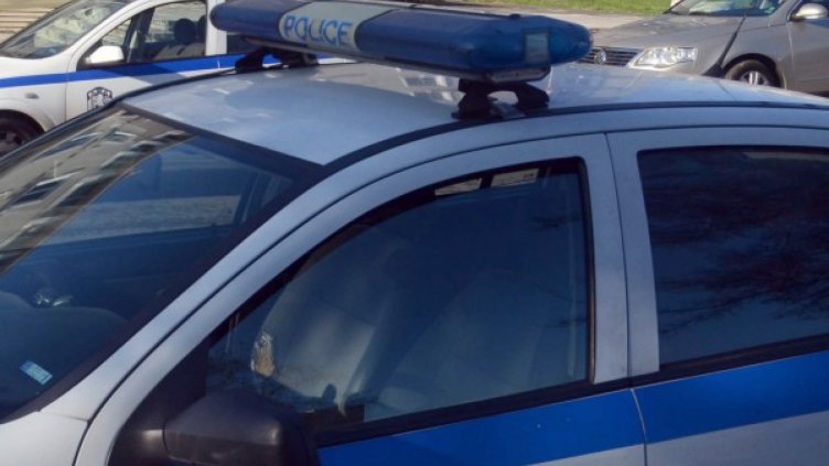 Син удари с брадва 59-годишната си майка