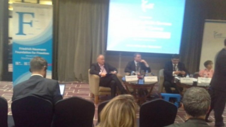 Пестим милиони от електронно управление