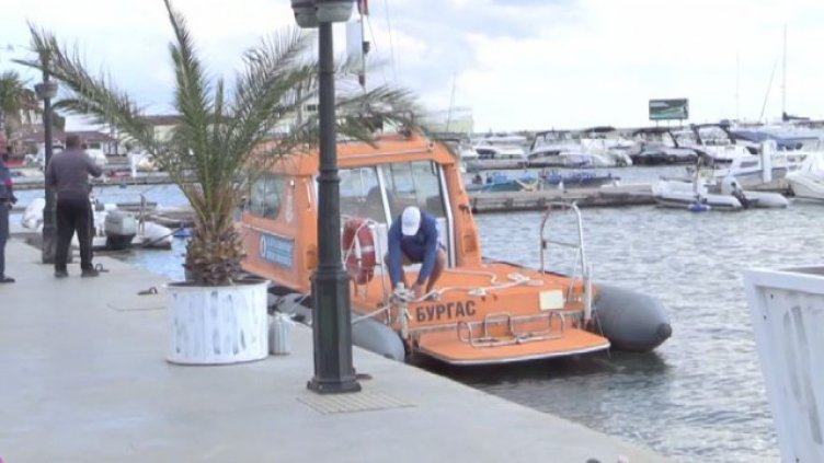 Издирването на двамата рибари край Емине се отлага