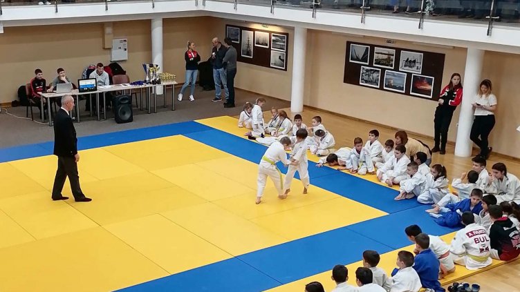 Варна приема коледен турнир по джудо за деца