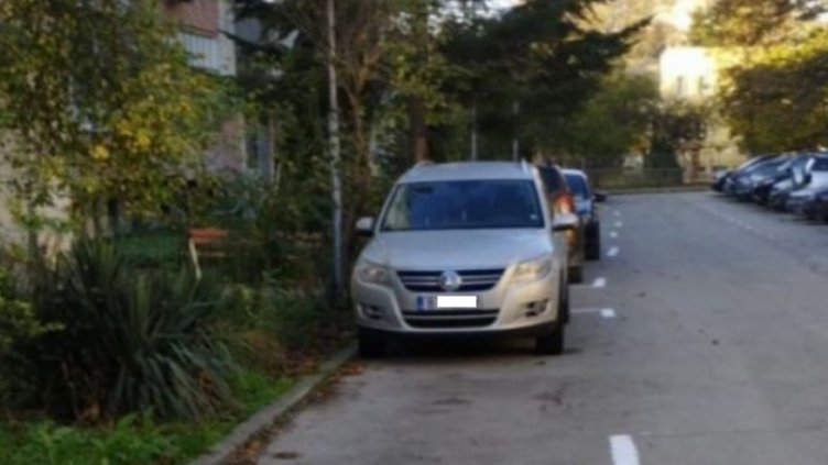 Във варненския квартал "Чайка" гражданите сами си разчертават паркоместа