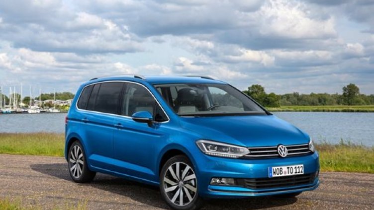 Volkswagen обяви безплатна сервизна акция за отзоваване на модела Touran на метан