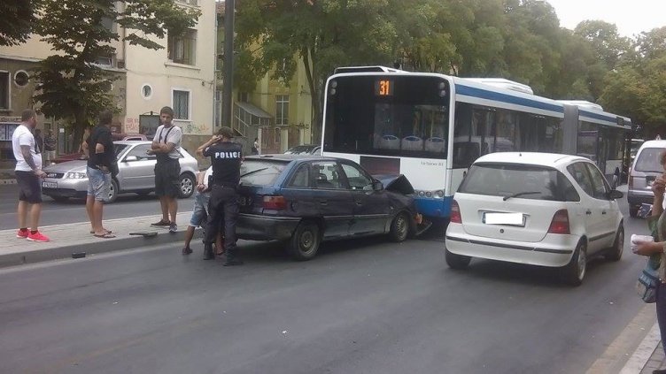Движението по бул. &ldquo;Мария Луиза&rdquo; се нормализира
