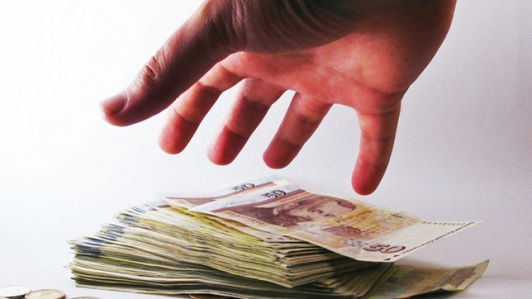 Богатите българи получават 8 пъти повече от бедните  