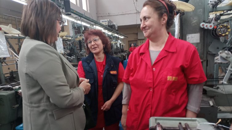 За 1 май: Нинова навести шивачки