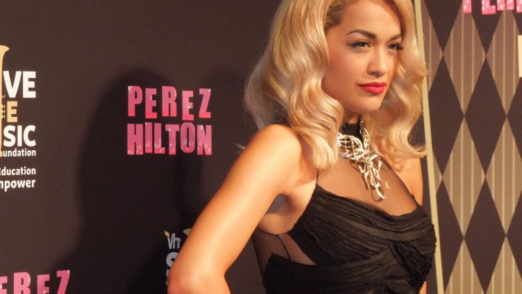 Рита Ора пристига за партито на MTV във Варна