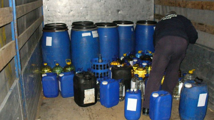 Заловиха 1 тон нелегален алкохол в района на Варна