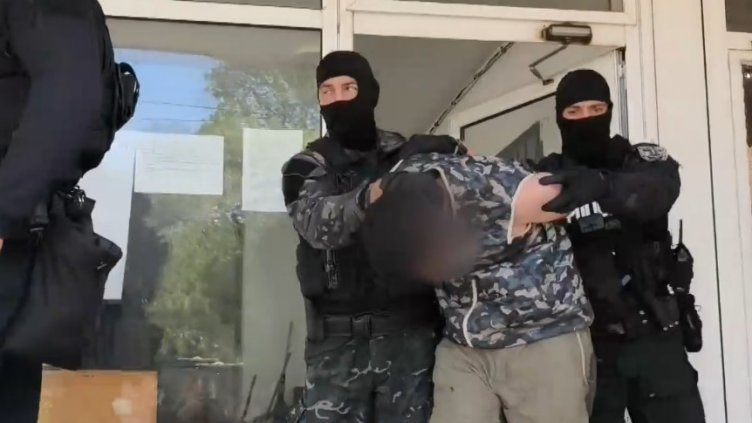 Извършителят на тройното убийство в Бургаско бил задържан след 5 часа издирване