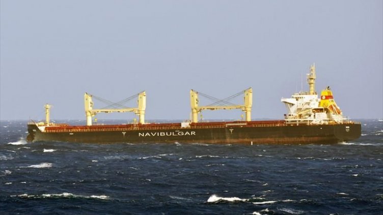 Боен кораб на индийските ВМС е бил обстрелван от пирати на кораба "Руен"