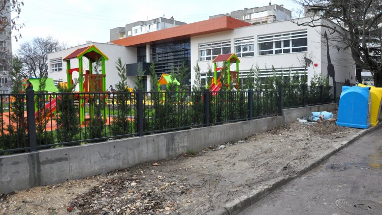 Няма да има тротоари до детска градина "Жирафче"