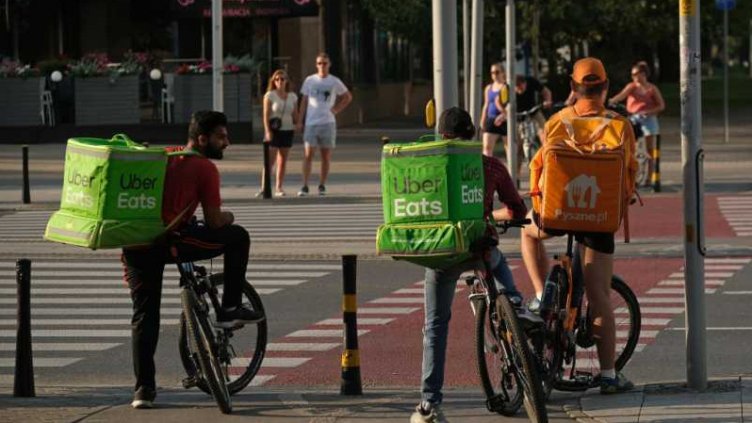 Бивш колега обра доставчик на храна във Варна