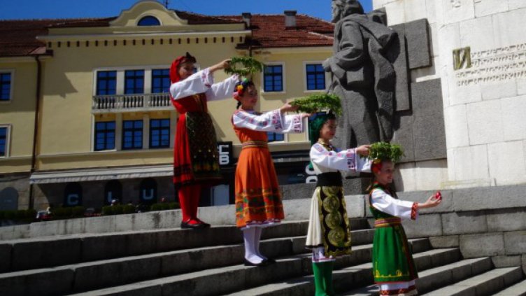 Днес е Лазаровден!