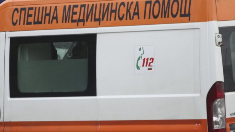 Мъж пострада след сблъсък между варненски бус и тир  