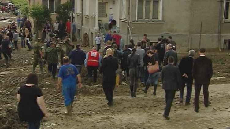 Обстановката в наводнените общини постепенно се нормализира 