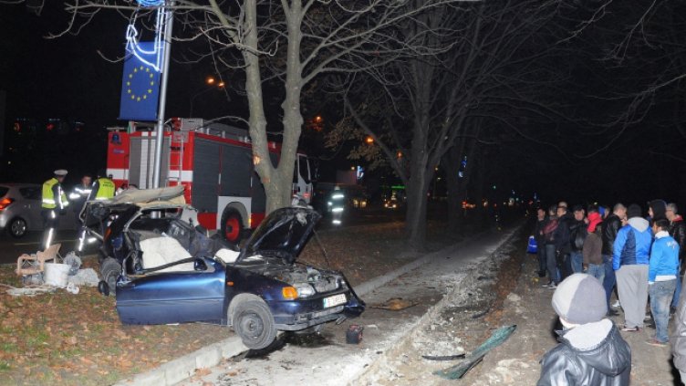 19-годишен с опасност за живота след тежка катастрофа на бул. „Левски“