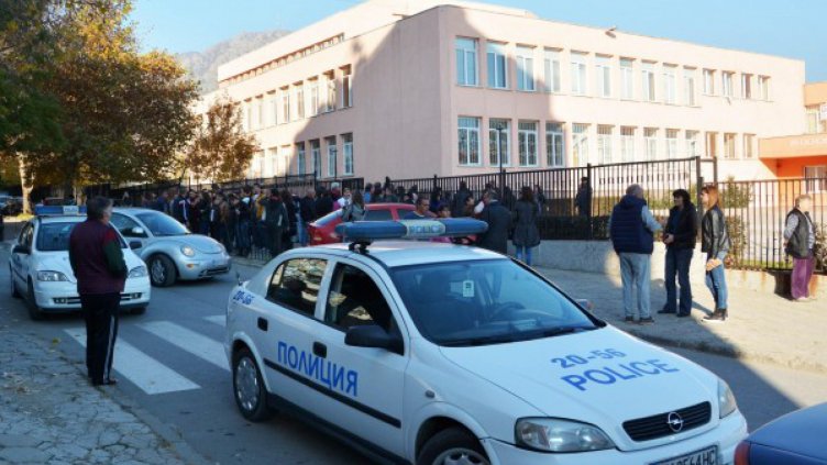 След кървавата драма в Сливен: Учат родители да говорят с децата  