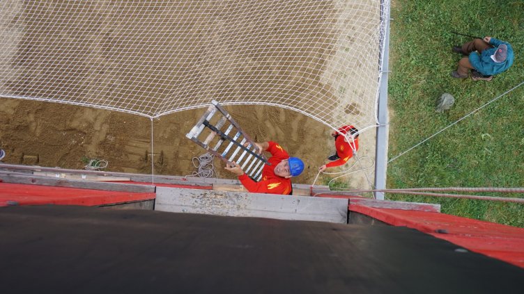 Огнеборци мерят сили в състезание по пожароприложен спорт във Варна