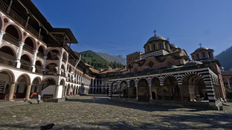 АПИ успокоява: Две ще са връзките за Рилския манастир