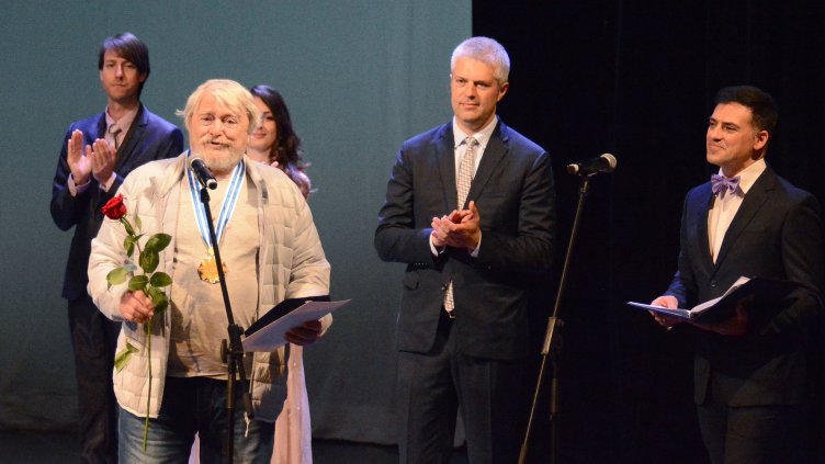 Писателят Коста Радев получи голямата награда "Варна"