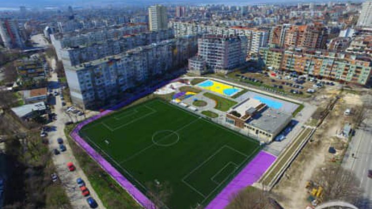 Готов е спортният комплекс на ул.&quot;Студентска&quot; във Варна (СНИМКИ)