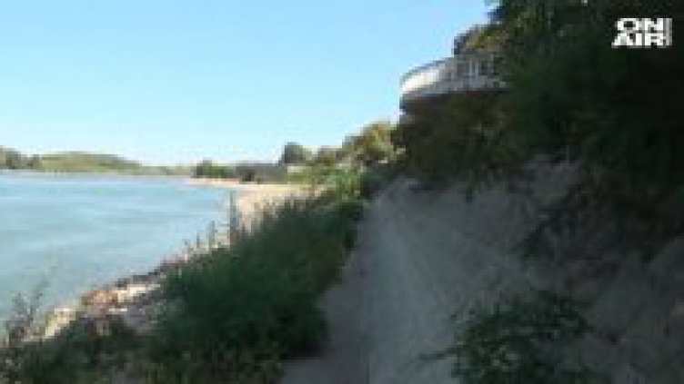 Стената на дунавския кей е пред срутване