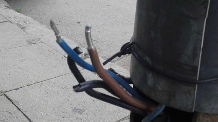 Енергото: Зачестяват сигналите за необeзопасени кабели и стълбове