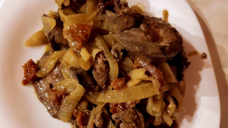 Рецепта на деня: Невероятно вкусни пилешки дробчета със сушени домати и песто