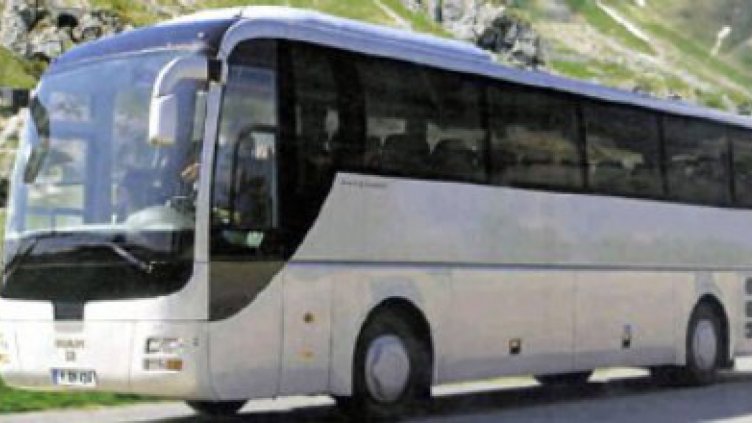 Шофьор изхвърли пътниците от междуградски автобус