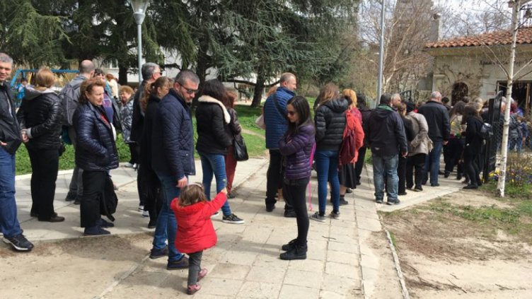 Опашки пред храмовете във Варна за Цветница (СНИМКИ)