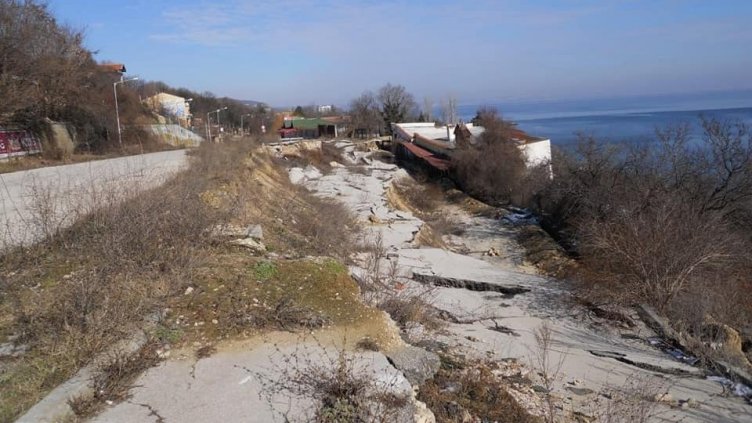 Общината и АПИ ще си сътрудничат за възстановяване на панорамния път Варна - Златни пясъци