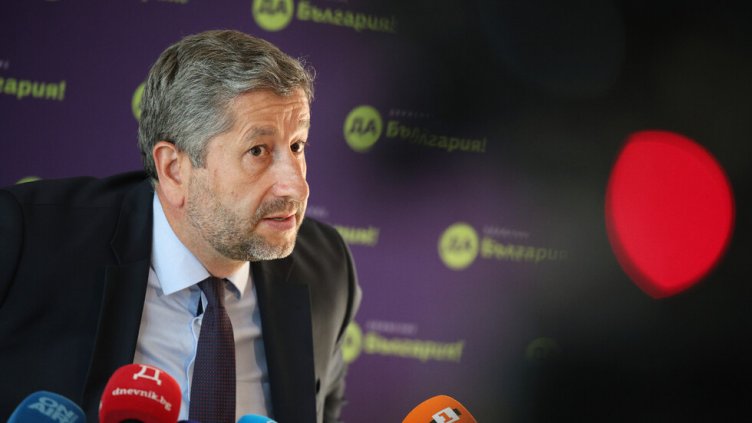 Христо Иванов се кълне като депутат и напуска парламента