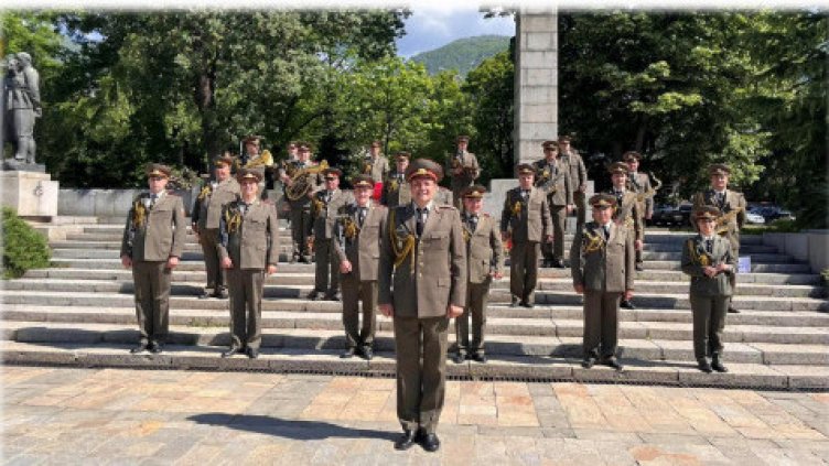 Отменят празничния концерт за Гергьовден в Карлово заради военен, убил се с мотор