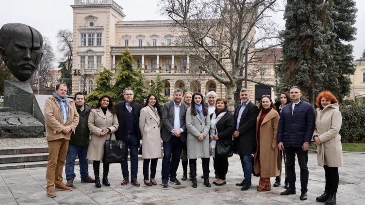 Лена Бориславова съди сценаристите на Слави