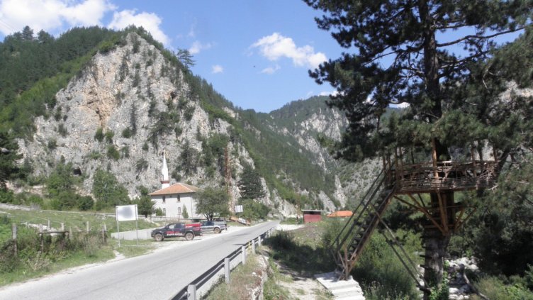 Прекратиха издирването на момчето, блъснало туристи в Триград