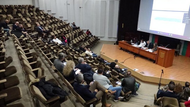 Съветниците във Варна отрязаха кмета за по-високи такса "смет" и "синя зона"